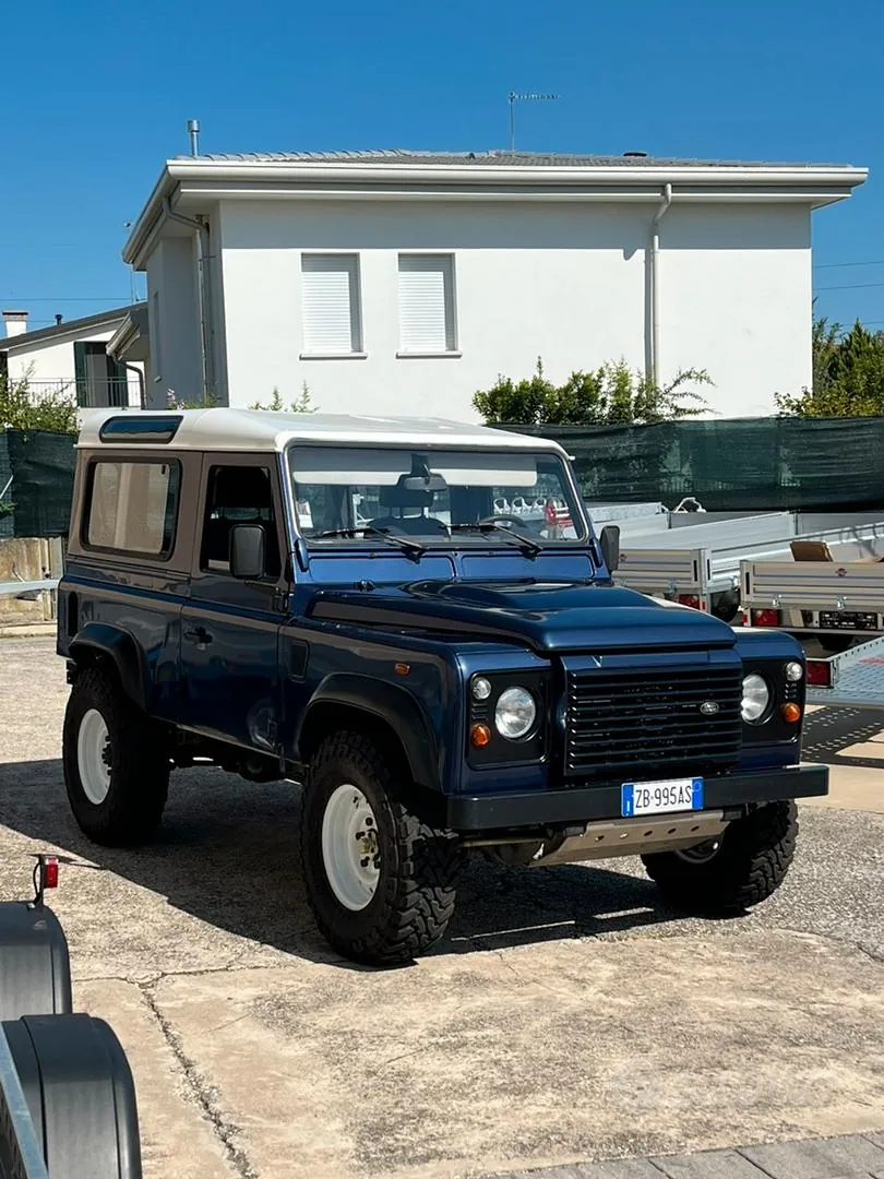 Land Rover Defender 2008 photo 3