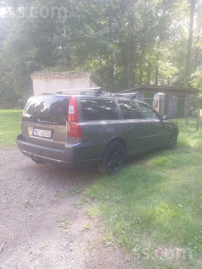 Volvo V70 2004 photo 2