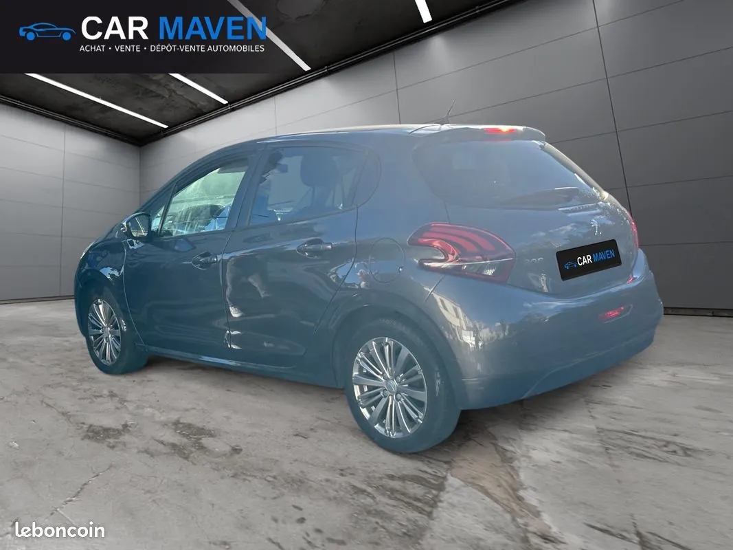 Peugeot 208 2018 photo 3
