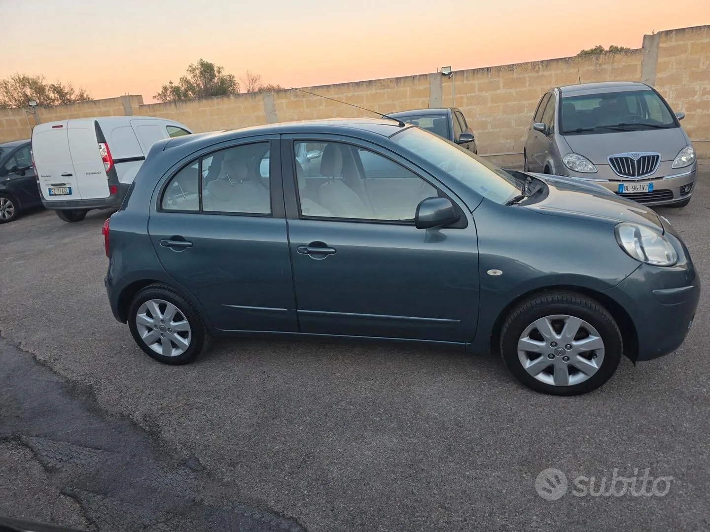 Nissan Micra 2011 photo 4