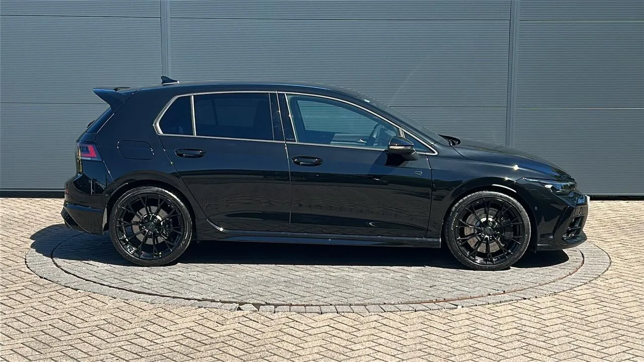 Volkswagen Golf 2025 photo 5