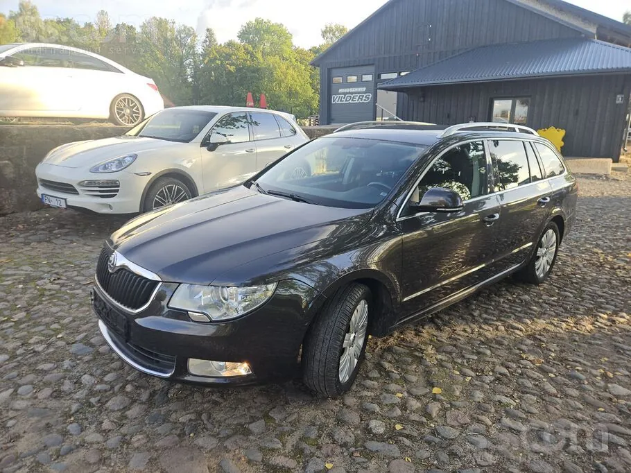 Skoda Superb 2010 photo 2