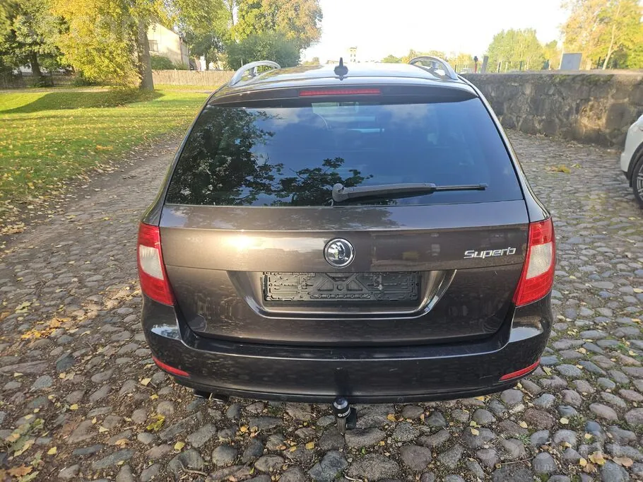 Skoda Superb 2010 photo 5