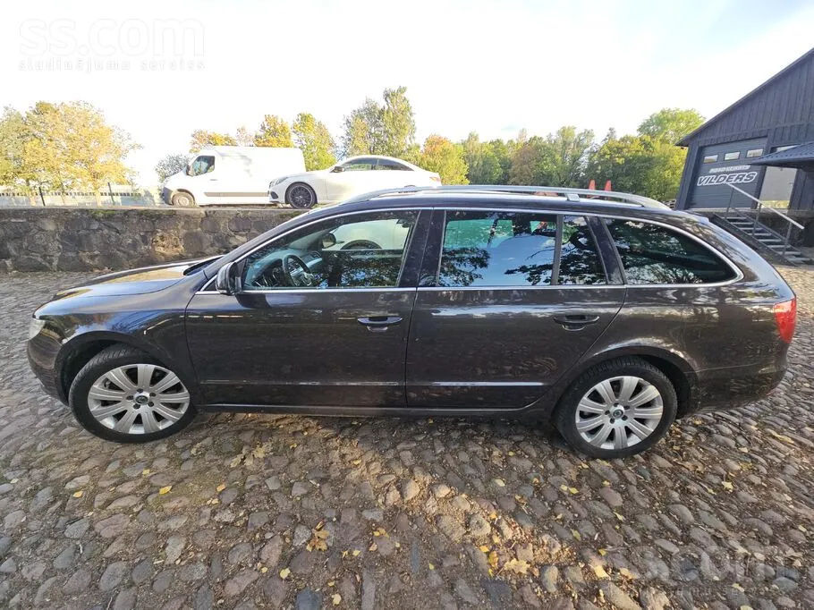 Skoda Superb 2010 photo 3