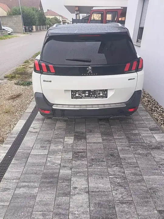 Peugeot 5008 2018 photo 2