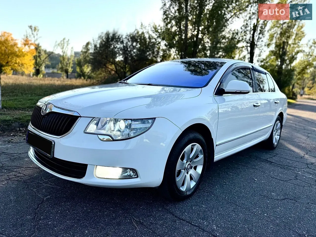 Skoda Superb 2012 photo 3