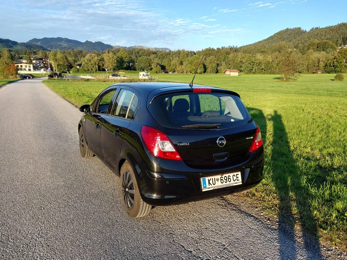 Opel Corsa 2011 photo 3