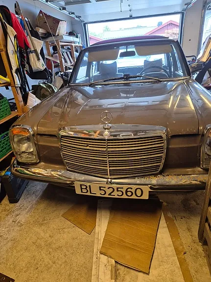 Mercedes-Benz 230 E 1975 photo 5