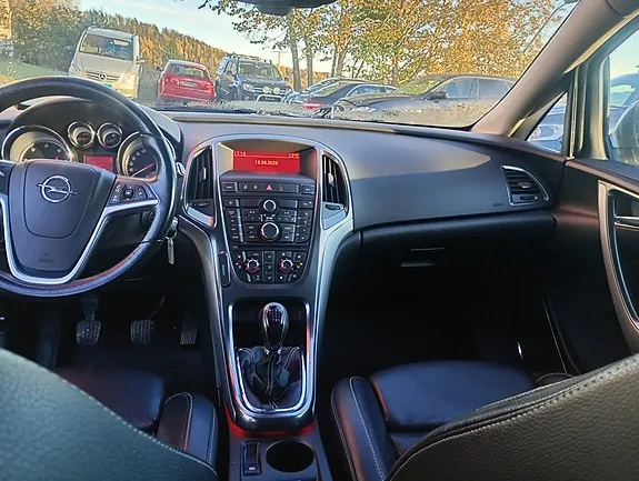 Opel Astra 2010 photo 5