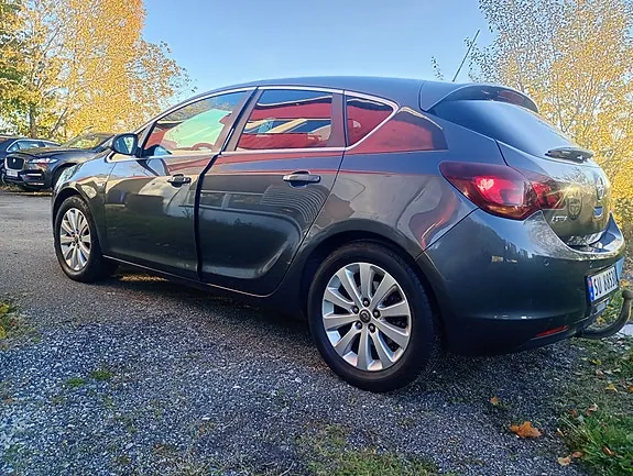 Opel Astra 2010 photo 4