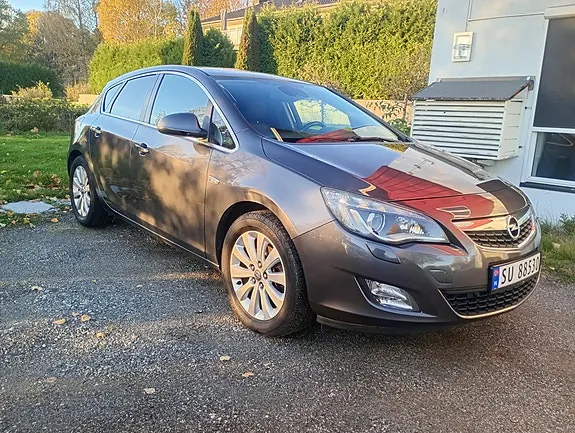 Opel Astra 2010 photo 2