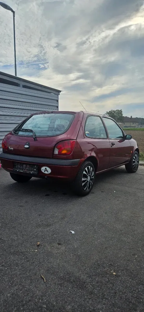 Ford Fiesta 2000 photo 3