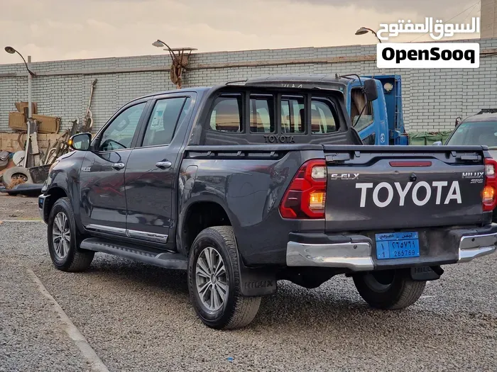 Toyota Hilux 2022 photo 2