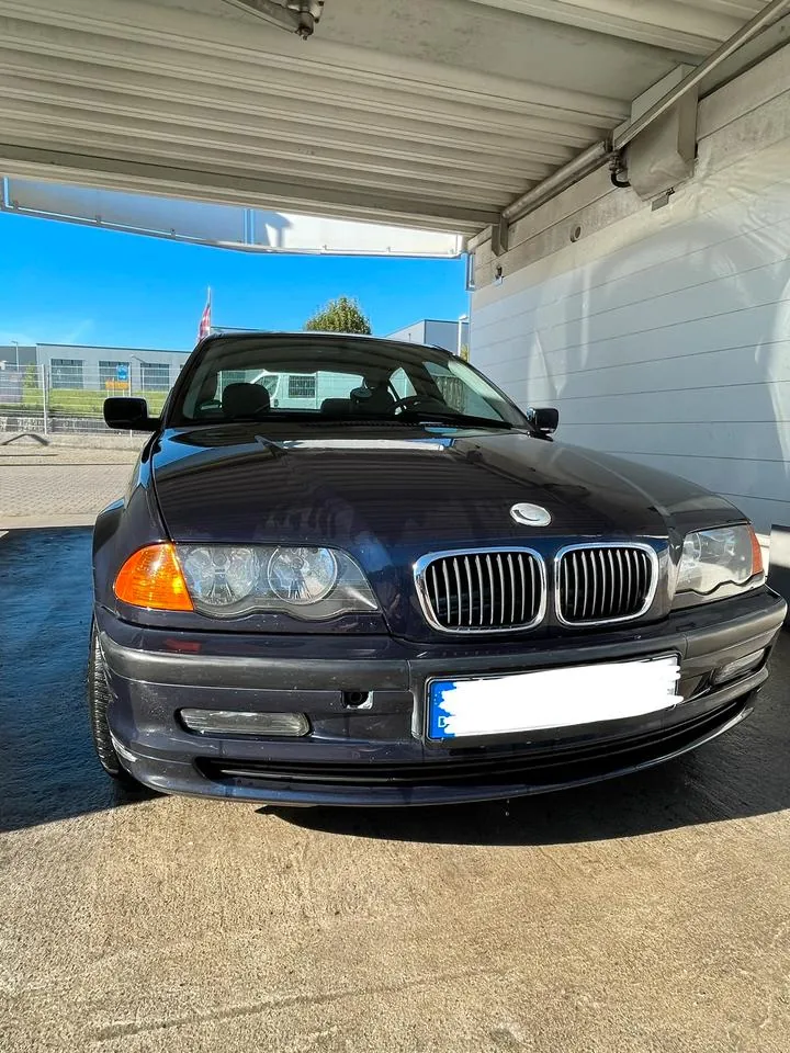 BMW 318I