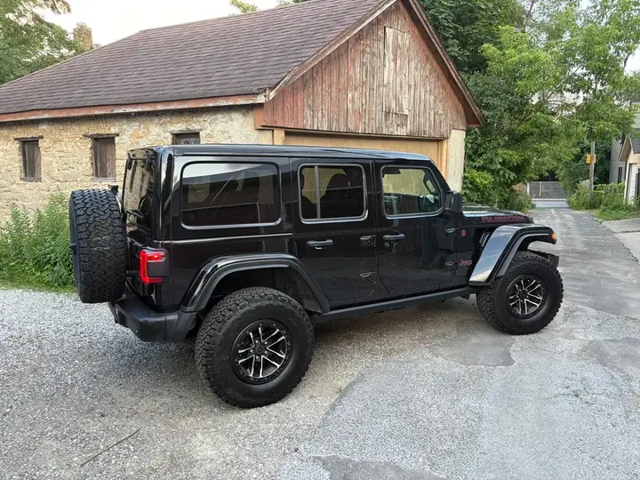 Jeep Wrangler 2024 photo 2