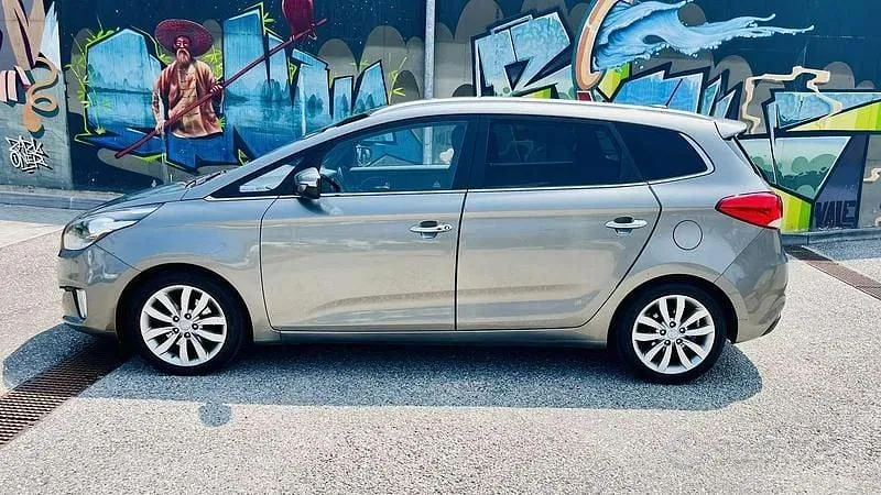 Kia Carens 2013 photo 3