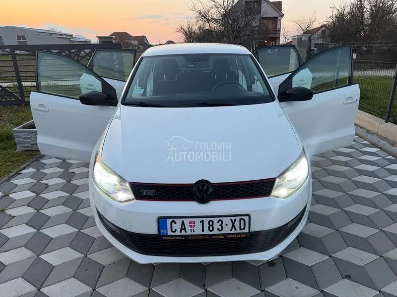 Volkswagen Polo 2011 photo 2