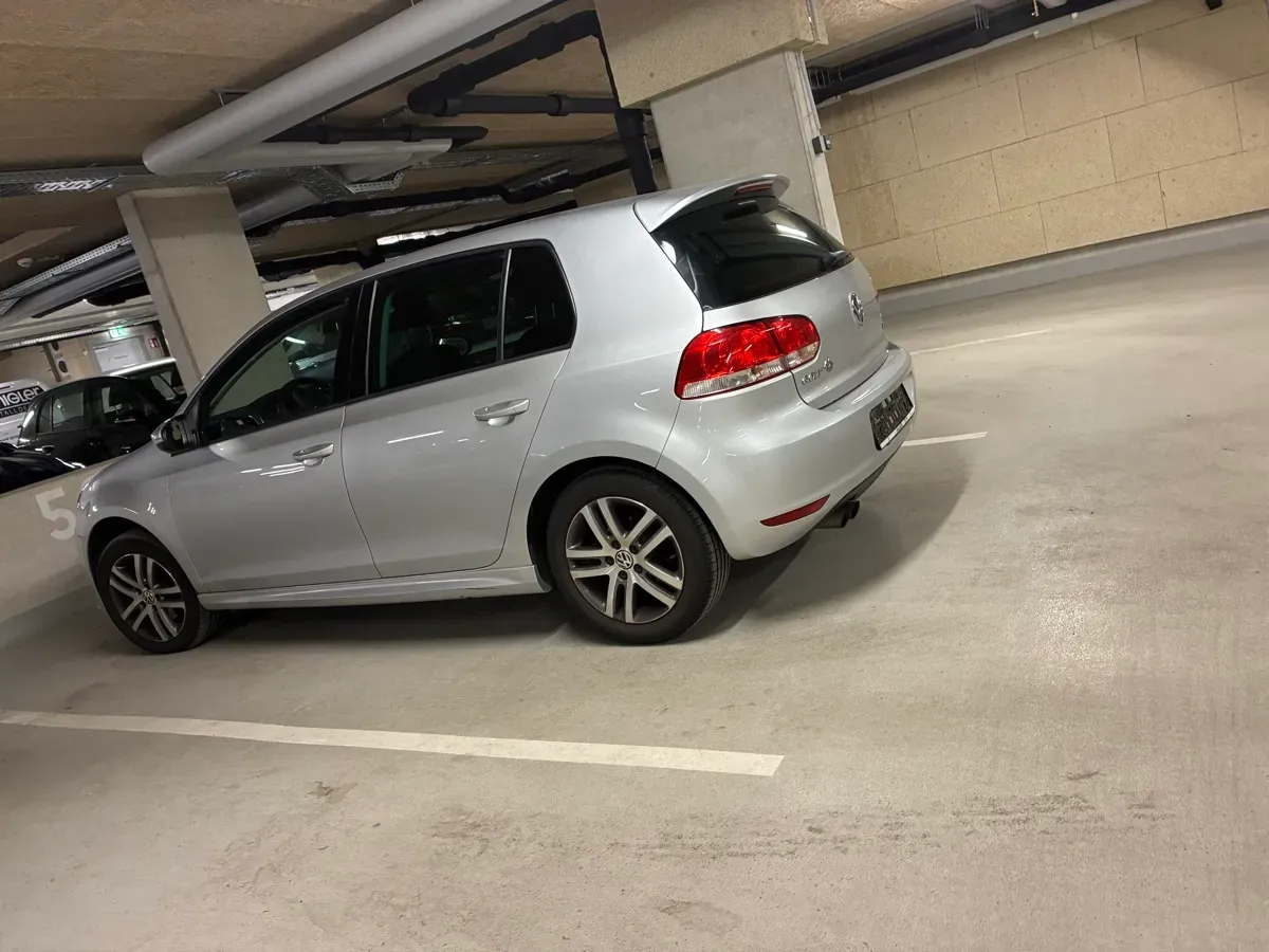 Volkswagen Golf 2011 photo 2
