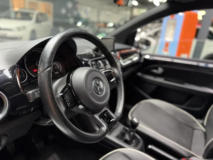 Volkswagen Up 2016 photo 2