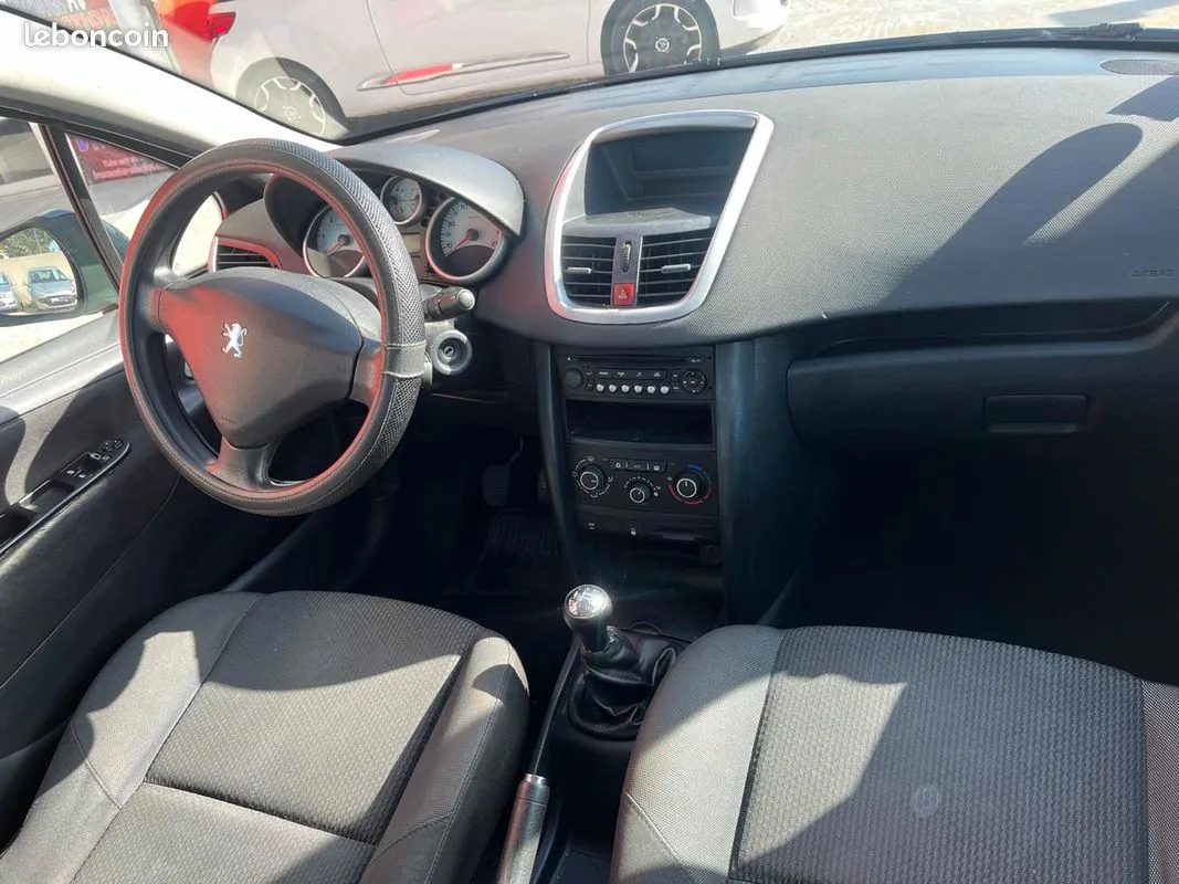 Peugeot 207 2011 photo 5
