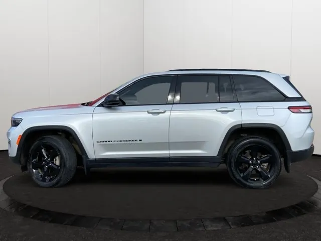 Jeep Grand Cherokee 2024 photo 2