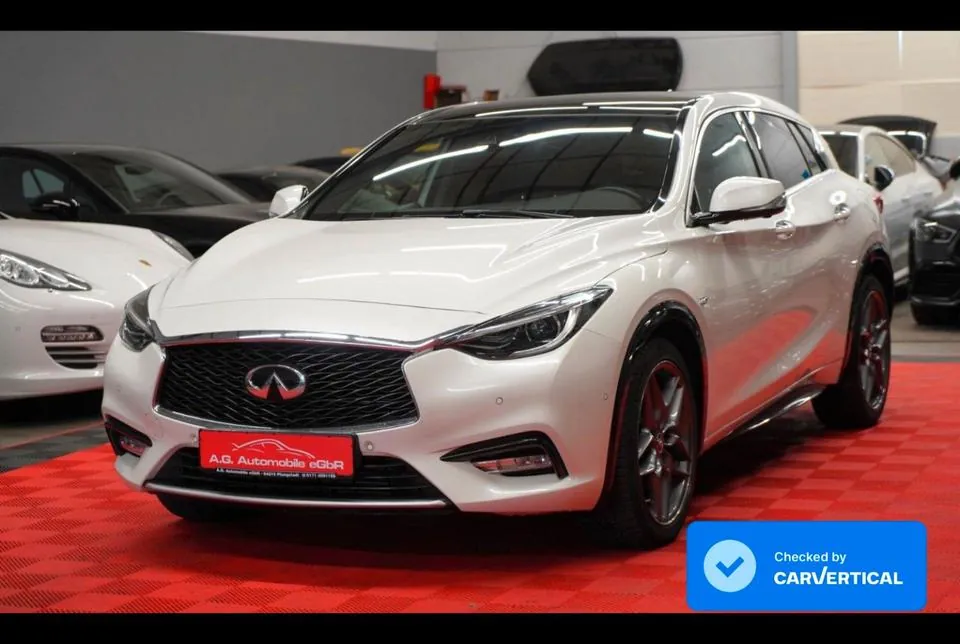 Infiniti Q30