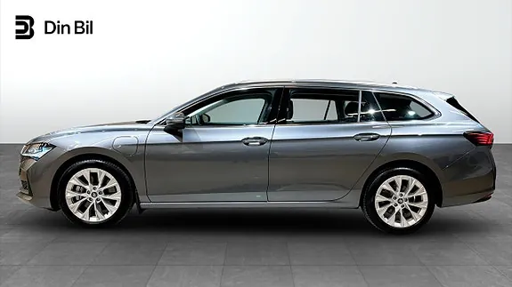 Skoda Superb 2025 photo 2