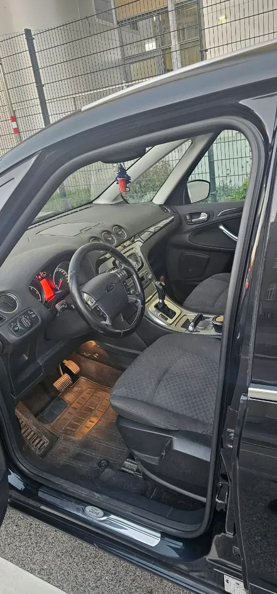 Ford Galaxy 2009 photo 3