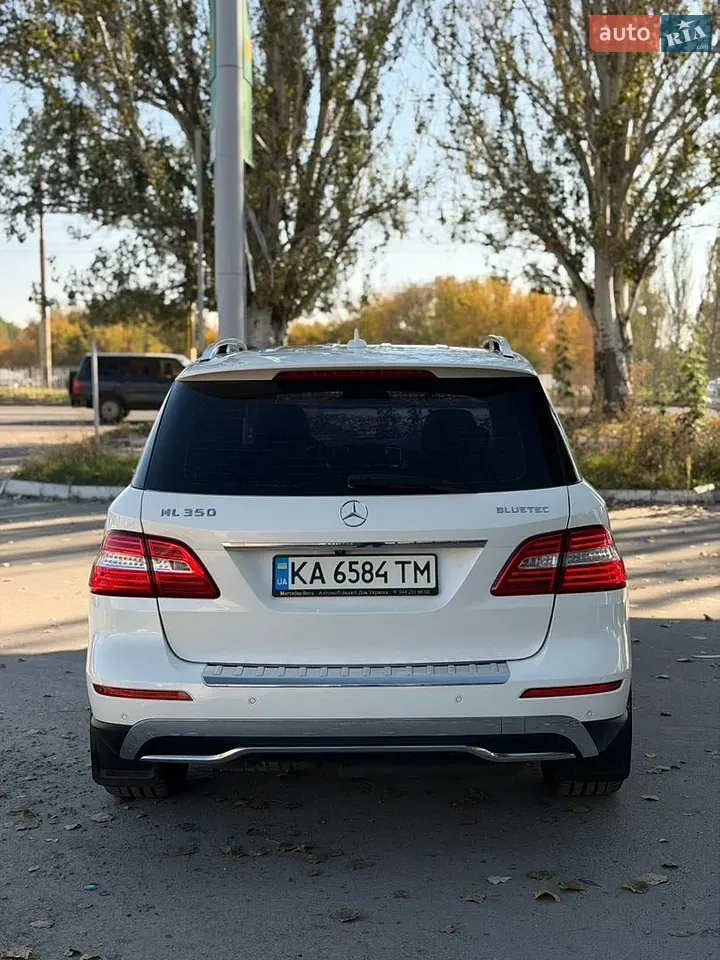 Mercedes-Benz M-Class 2012 photo 2