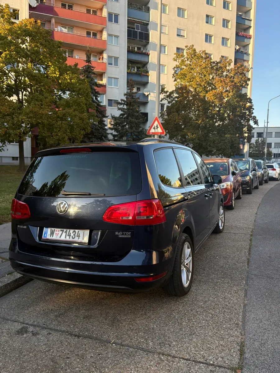 Volkswagen Sharan 2011 photo 2