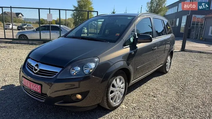 Opel Zafira 2013 photo 2
