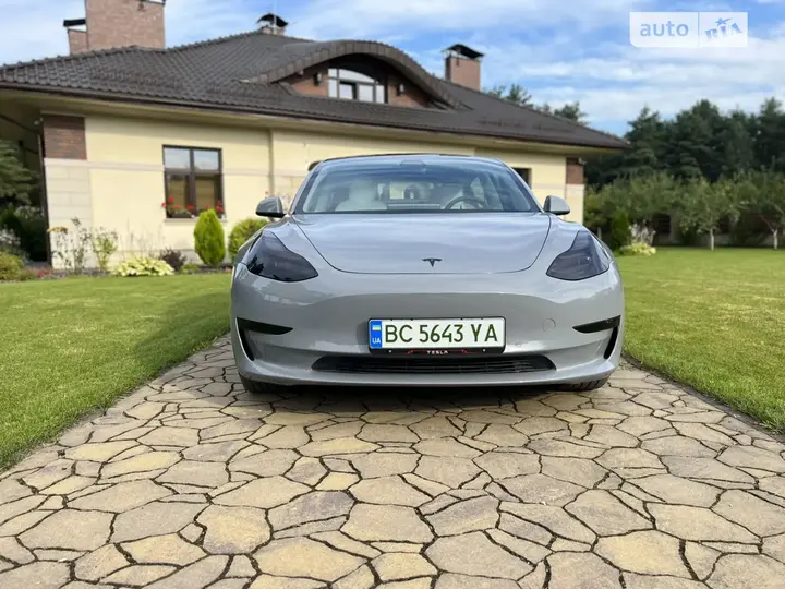 Tesla Model 3 2021 photo 2