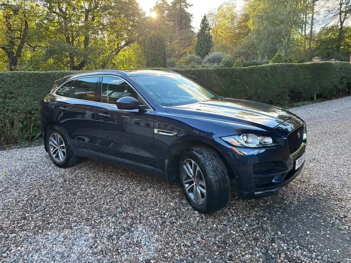 Jaguar F-Pace 2016 photo 2