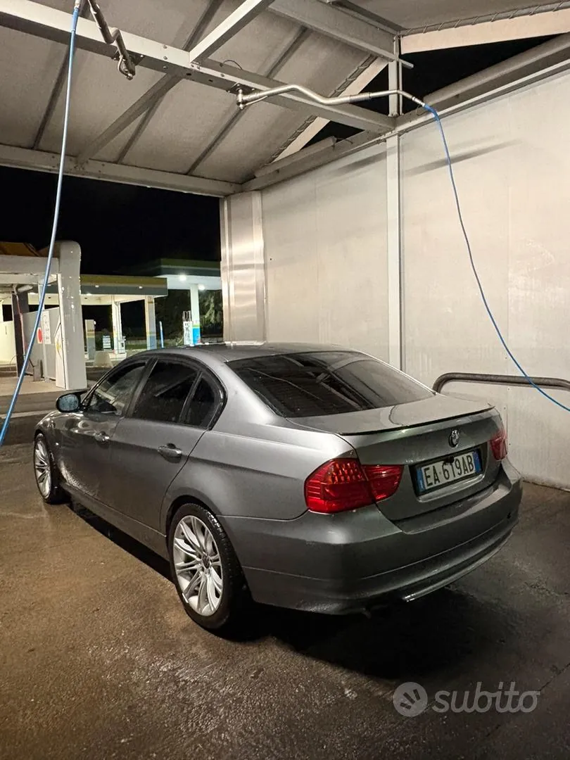 BMW 3 Series 2009 photo 2