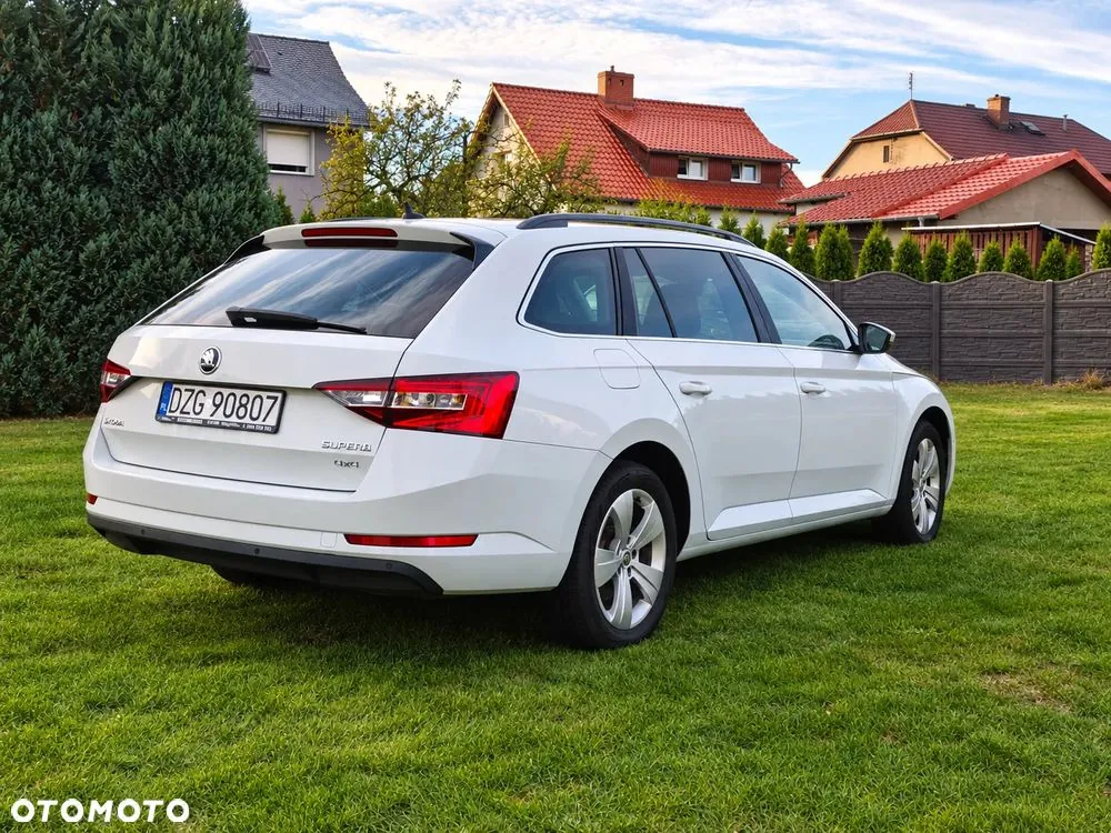 Skoda Superb 2016 photo 5