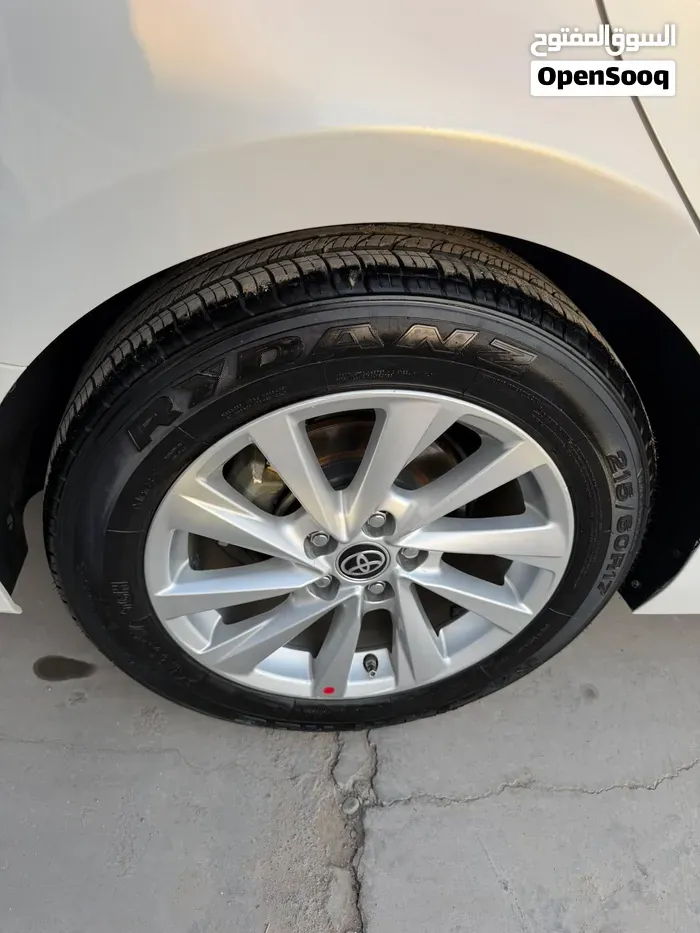 Toyota Camry 2024 photo 2