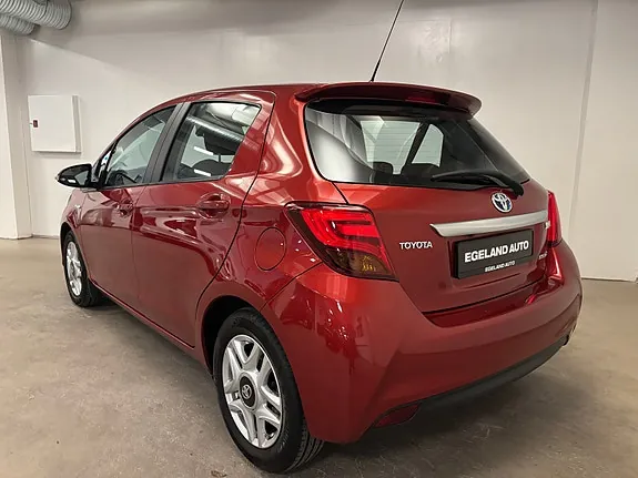 Toyota Yaris 2015 photo 4