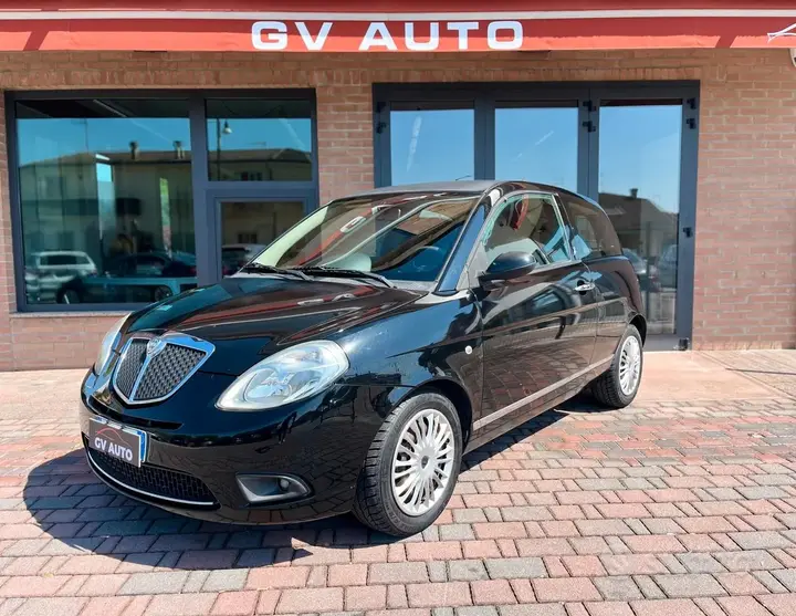 Lancia Ypsilon