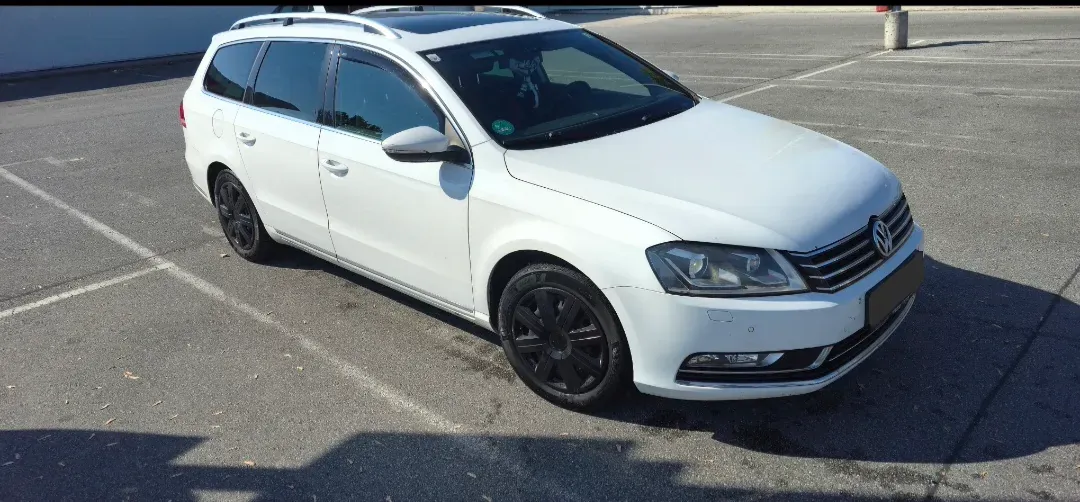 Volkswagen Passat 2012 photo 2