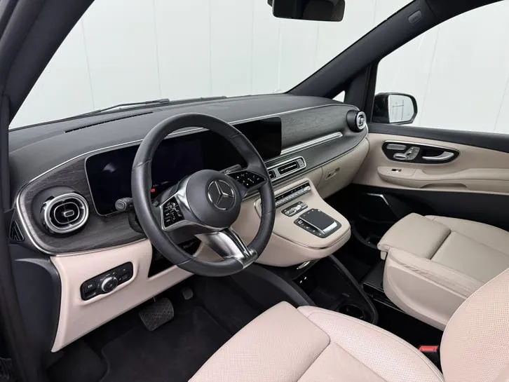 Mercedes-Benz Eqv 300 2025 photo 3