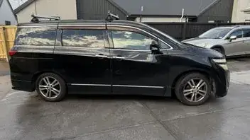 Nissan Elgrand 2012 photo 3