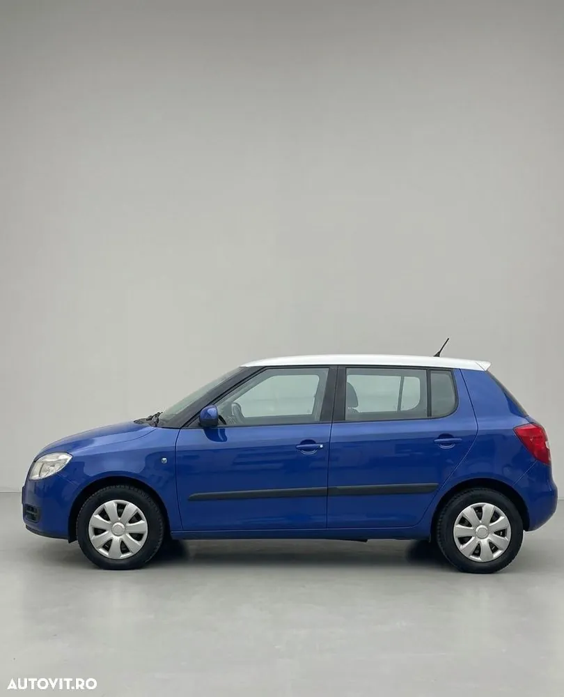 Skoda Fabia 2008 photo 2