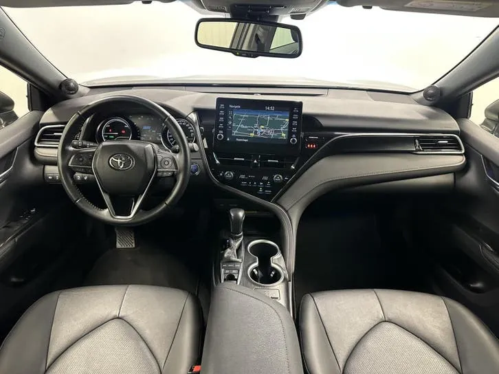 Toyota Camry 2023 photo 2