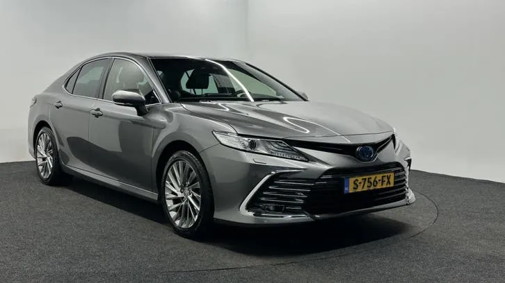 Toyota Camry 2023 photo 3