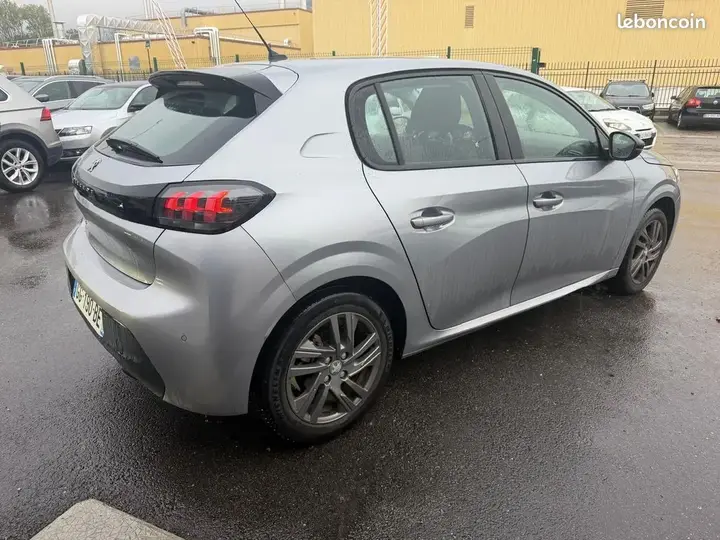 Peugeot 208 2022 photo 3