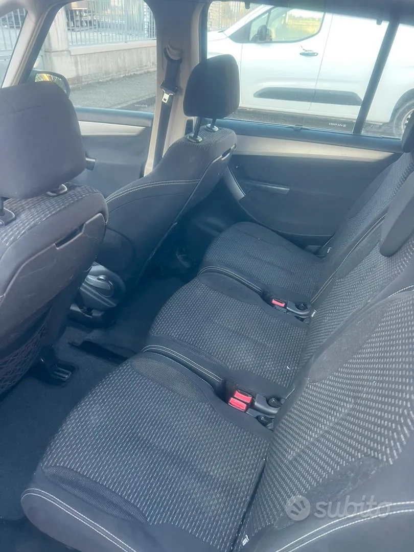Citroen C4 Picasso 2009 photo 5