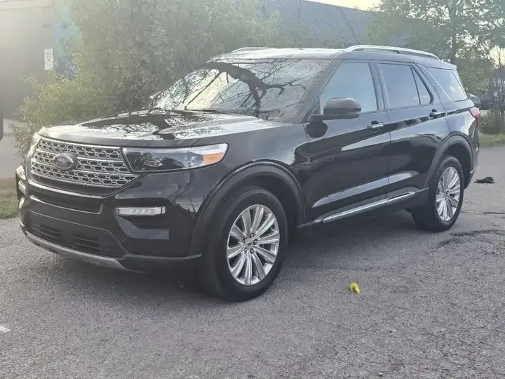 Ford Explorer 2023 photo 3