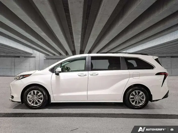 Toyota Sienna 2025 photo 3