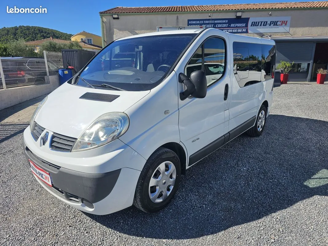 Renault Trafic 2013 photo 2