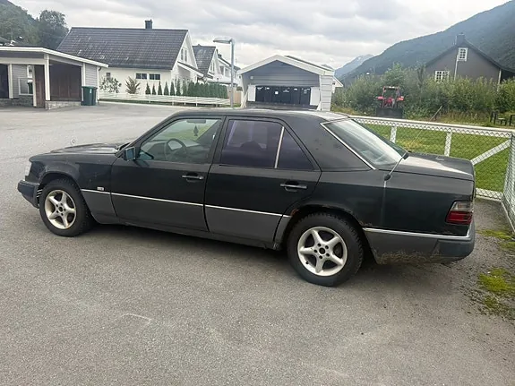Mercedes-Benz E300 1991 photo 2